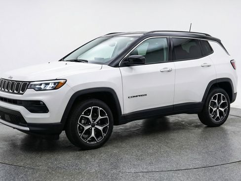 Used 2025 Jeep Compass Limited image 3