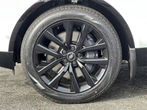 New 2026 Land Rover Discovery Limited Edition AWD/4WD image 11