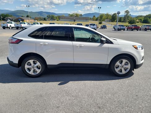 Used 2024 Ford Edge SE image 5