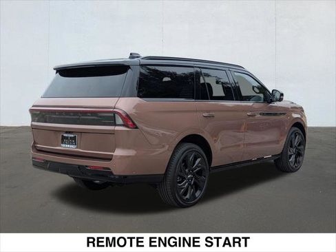 Used 2025 Lincoln Navigator Black Label AWD/4WD image 5