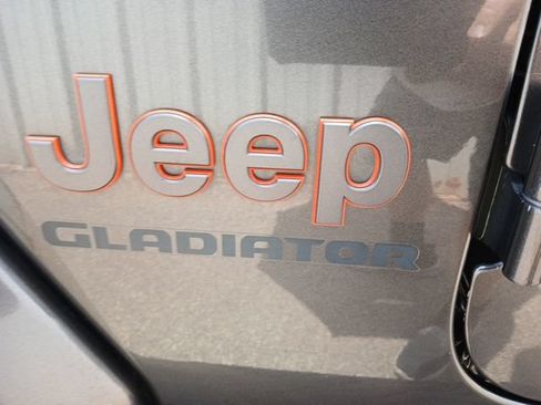Used 2021 Jeep Gladiator Mojave AWD/4WD image 12