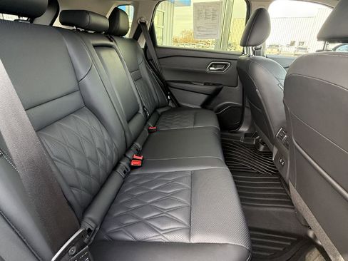 Used 2024 Nissan Rogue Platinum image 7