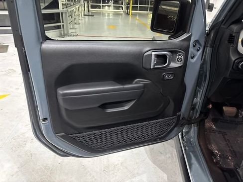 Used 2024 Jeep Wrangler Unlimited Sport AWD/4WD image 15