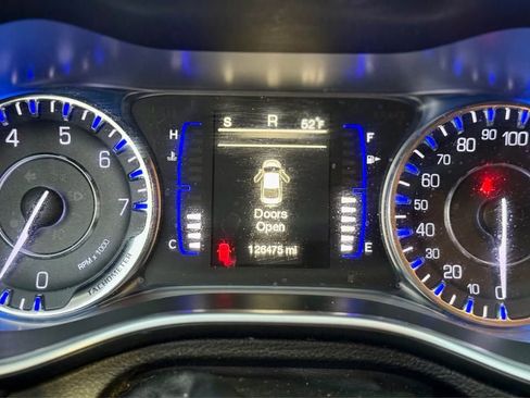 Used 2015 Chrysler 200 Limited w/ Convenience Group image 15