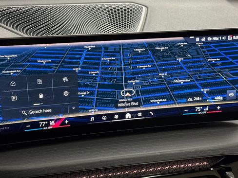 Used 2026 BMW 330i Sedan w/ Premium Package image 23