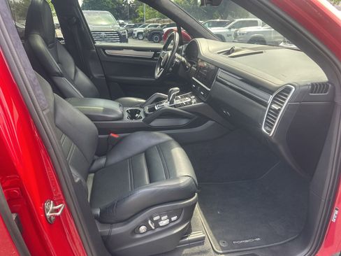 Used 2021 Porsche Cayenne GTS AWD/4WD image 8