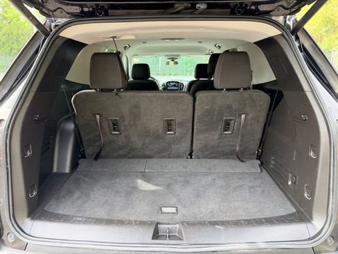 Used 2019 Chevrolet Traverse LT FWD image 24