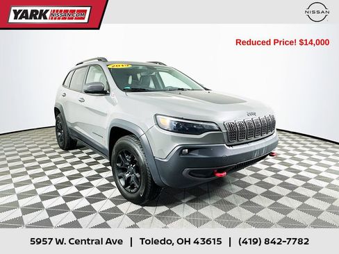 Used 2019 Jeep Cherokee Trailhawk w/ Cold Weather Group image 1