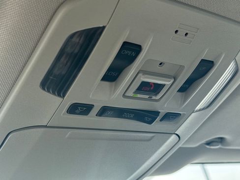 Used 2022 Toyota Highlander XLE image 32