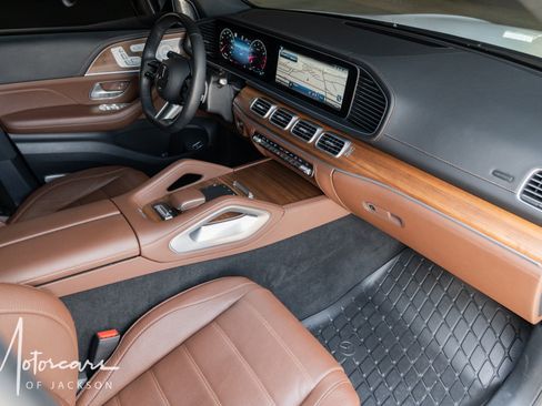 Used 2024 Mercedes-Benz GLS 450 4MATIC w/ AMG Line Exterior image 35