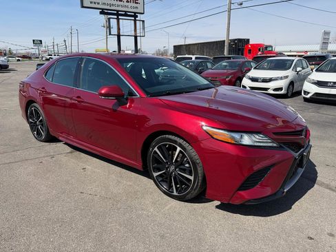 Used 2018 Toyota Camry XSE image 4