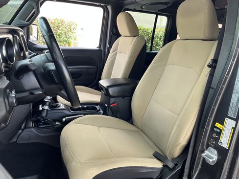 Used 2022 Jeep Wrangler Unlimited Sport AWD/4WD image 2