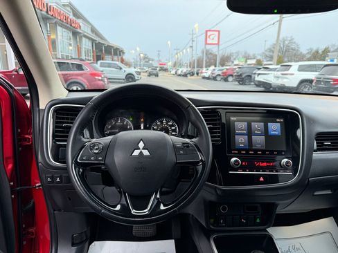 Used 2020 Mitsubishi Outlander SE image 53