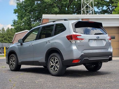 Used 2021 Subaru Forester Premium AWD/4WD image 3
