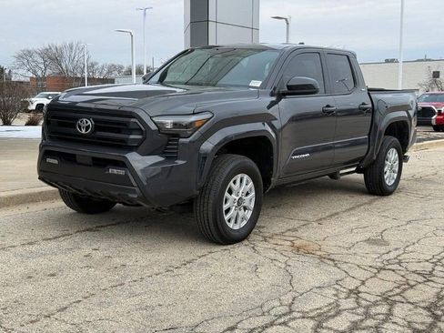 Used 2025 Toyota Tacoma SR5 image 7
