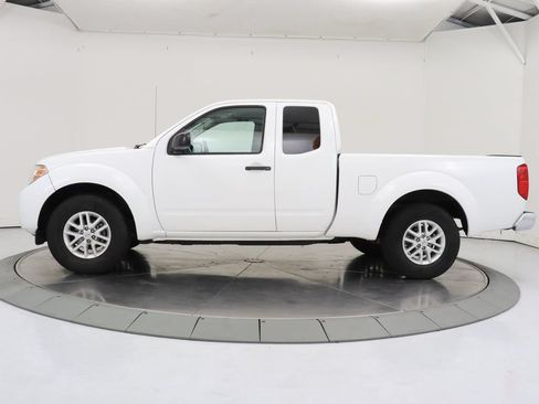 Used 2019 Nissan Frontier SV RWD image 2