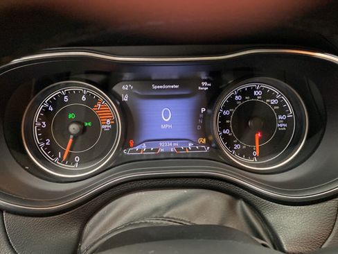 Used 2019 Jeep Cherokee Limited w/ Technology Group AWD/4WD image 16