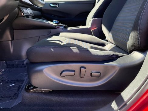 Certified 2020 Nissan Leaf SV w/ SV Technology Package FWD image 16