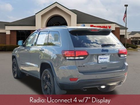 Used 2019 Jeep Grand Cherokee Laredo image 3