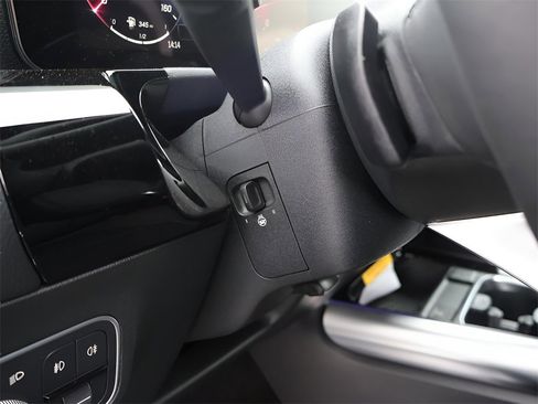 Used 2025 Mercedes-Benz GLA 250 4MATIC image 61