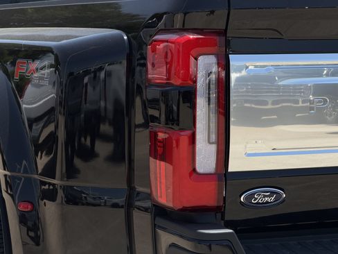 New 2026 Ford F350 Platinum w/ Platinum Plus Package AWD/4WD image 11