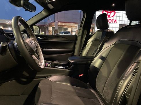 Used 2023 Jeep Grand Cherokee L Laredo image 10