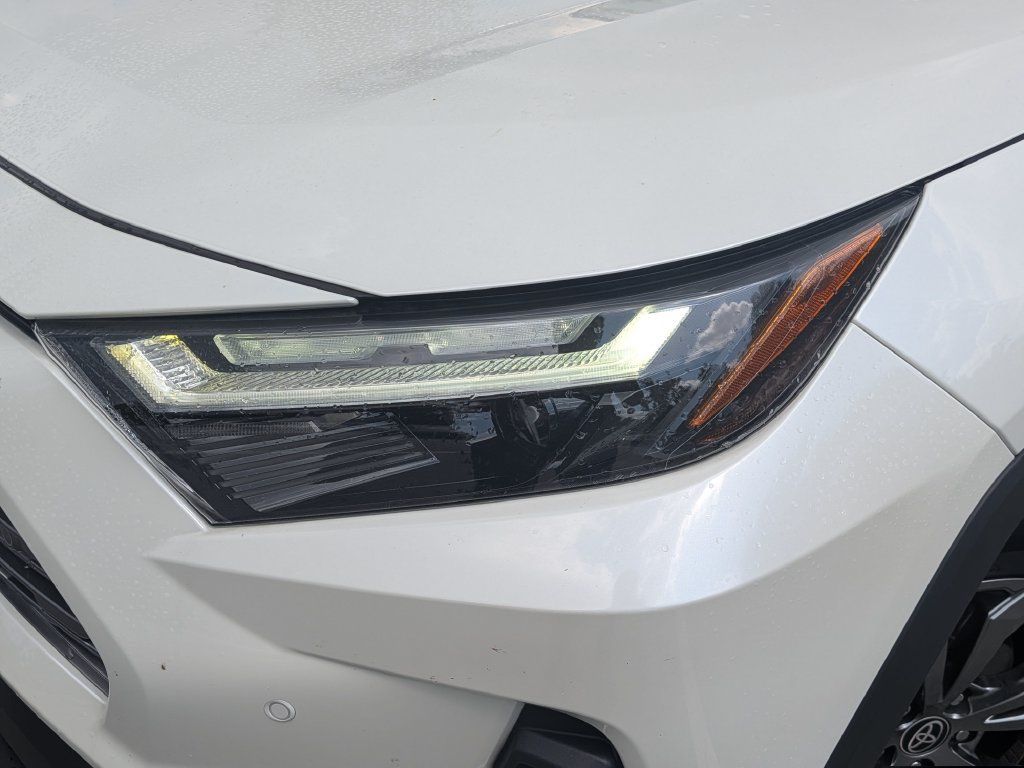 Used 2022 Toyota RAV4 Limited AWD/4WD image 5