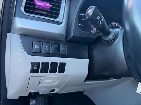 Used 2017 Toyota Highlander LE image 29