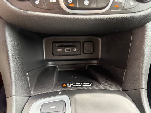 Used 2020 Chevrolet Equinox Premier FWD image 27
