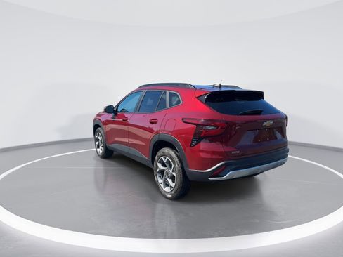 Used 2024 Chevrolet Trax LT w/ Driver Confidence Package image 7