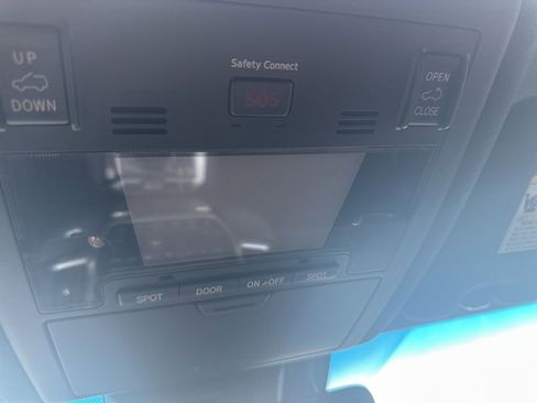 Used 2021 Toyota Land Cruiser image 17