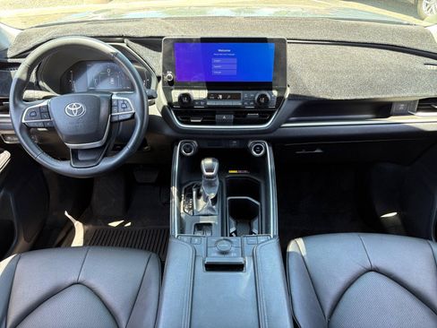 Used 2025 Toyota Grand Highlander AWD image 20