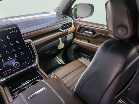 Used 2026 GMC Yukon Denali Ultimate AWD/4WD image 31
