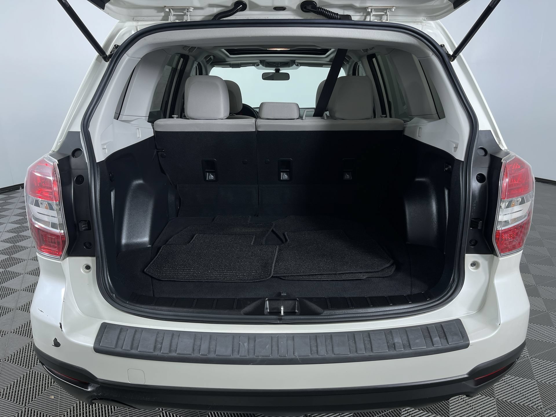 Used 2015 Subaru Forester 2.5i Premium w/ All-Weather Package AWD/4WD image 23