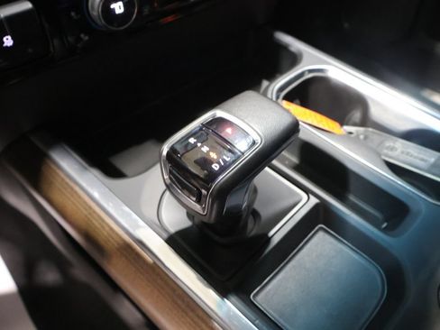 Used 2022 Chevrolet Silverado 1500 High Country w/ High Country Premium Package AWD/4WD image 30