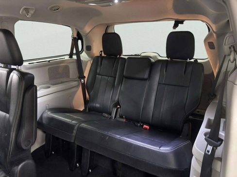 Used 2015 Chrysler Town & Country Touring-L w/ Driver Convenience Group FWD image 14