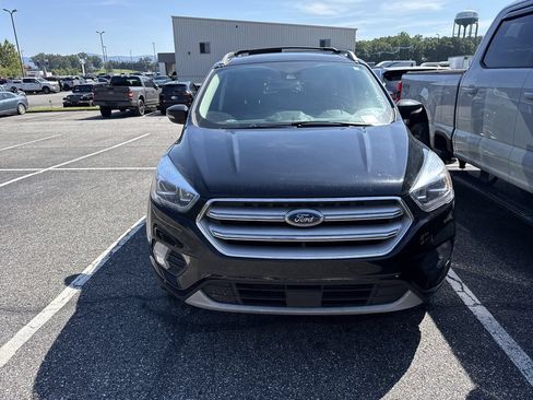Used 2018 Ford Escape Titanium w/ Ford Safe & Smart Package FWD image 5