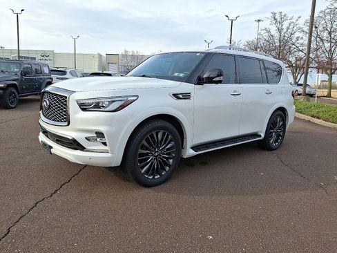 Certified 2024 INFINITI QX80 Premium Select w/ Cargo Package image 3