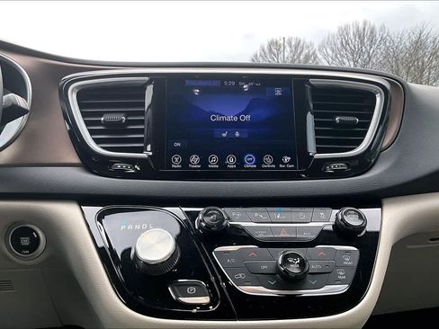 Used 2017 Chrysler Pacifica Touring-L Plus w/ Advanced Safetytec Group image 35