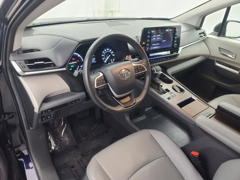 Used 2024 Toyota Sienna XLE image 25
