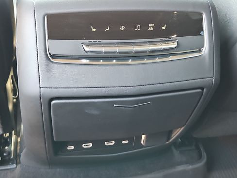 Certified 2024 Cadillac Escalade Premium Luxury w/ Performance Package AWD/4WD image 29