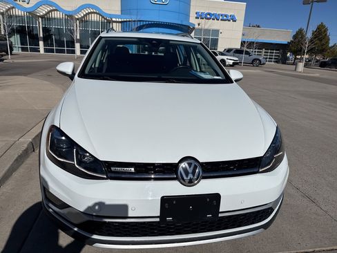 Used 2019 Volkswagen Golf Alltrack SEL image 2