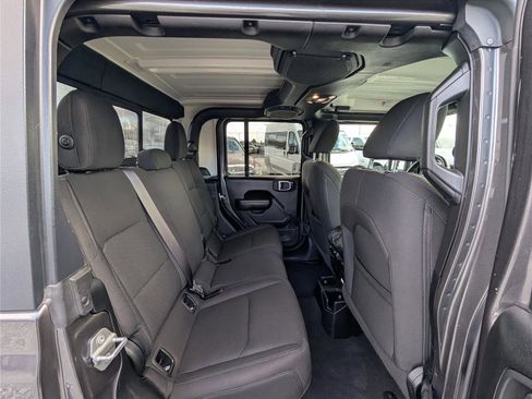 Used 2021 Jeep Gladiator Willys image 8