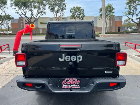 Used 2020 Jeep Gladiator Overland AWD/4WD image 7
