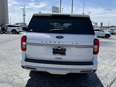Used 2024 Ford Expedition XLT RWD image 6