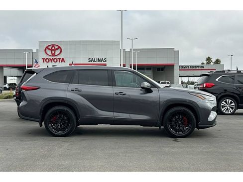 Used 2021 Toyota Highlander Limited AWD/4WD image 3