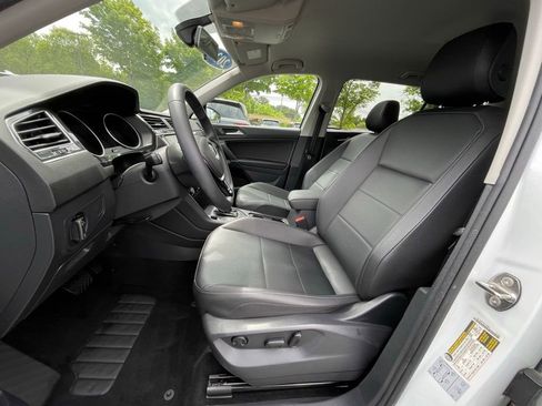 Used 2020 Volkswagen Tiguan SE FWD image 26