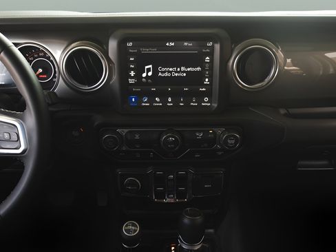 Used 2023 Jeep Gladiator Overland AWD/4WD image 14