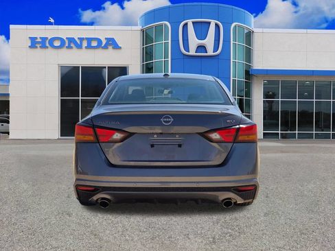 Used 2024 Nissan Altima 2.5 SV w/ SV Premium Package FWD image 4