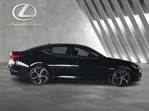 Used 2024 Nissan Altima 2.5 SR w/ SR Premium Package FWD image 5